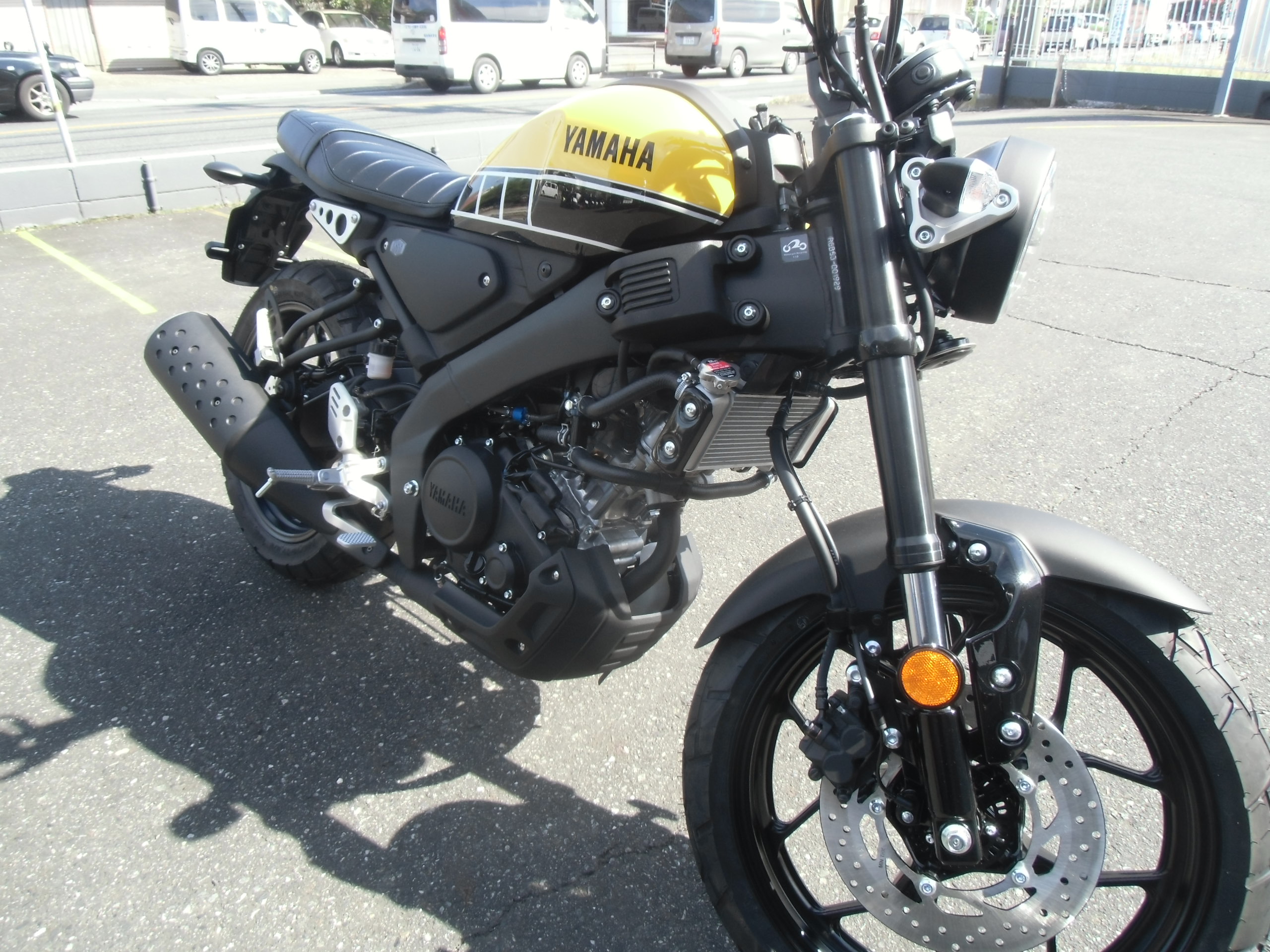 XSR155 タンクサイドカバー(USインターカラー)装着!